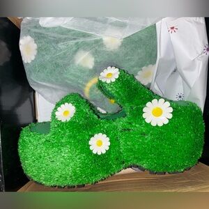 dELiA*s Green Daisy Wedge Clogs